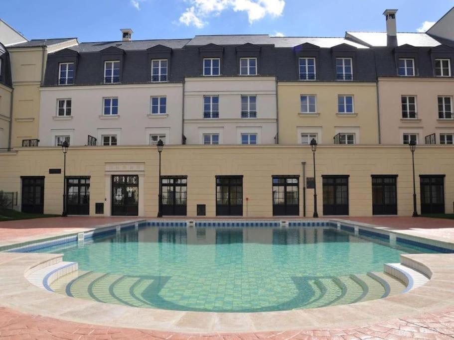 Disneyland Deluxe Flat, Outside Pool, Climatisation, 1 Min To Disney Parks Serris Exterior foto